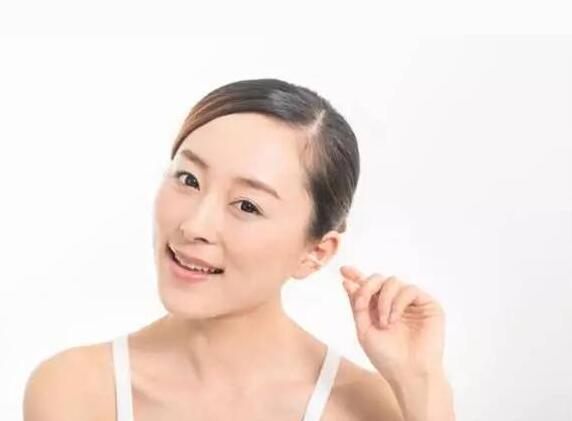 虫子飞进耳朵怎么办？